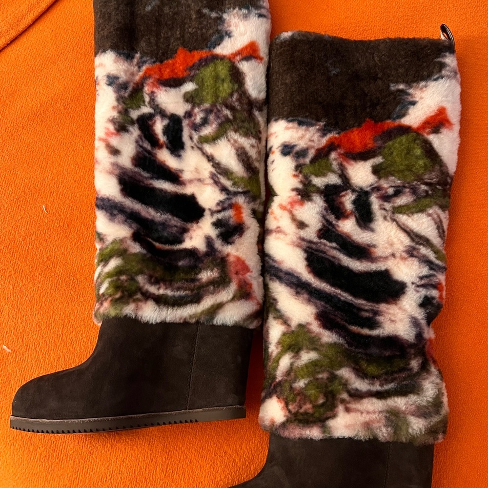 UGG X CLAIRE TABOURET FLUFF STOUT BOOTS - WOMEN'S size 10